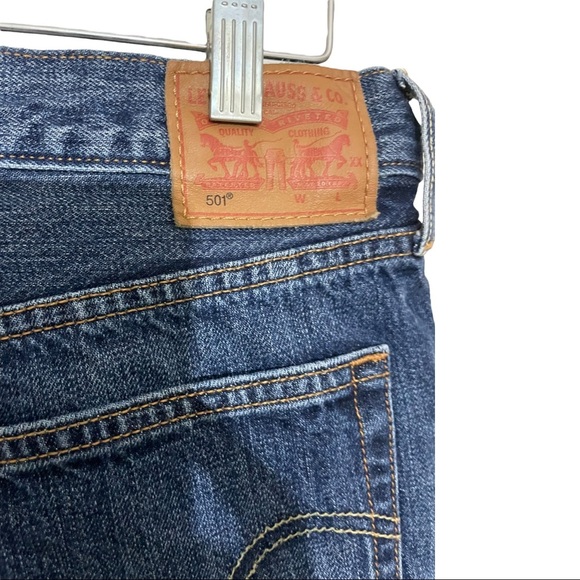 Levi’s 501 button fly jean shorts size 32. Dark wash. Raw hem. - Picture 6 of 11